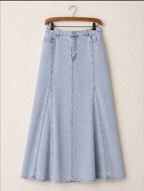 Gilli Light Wash Denim Maxi Skirt A-Line Paneled Y2K Boho Large Cotton